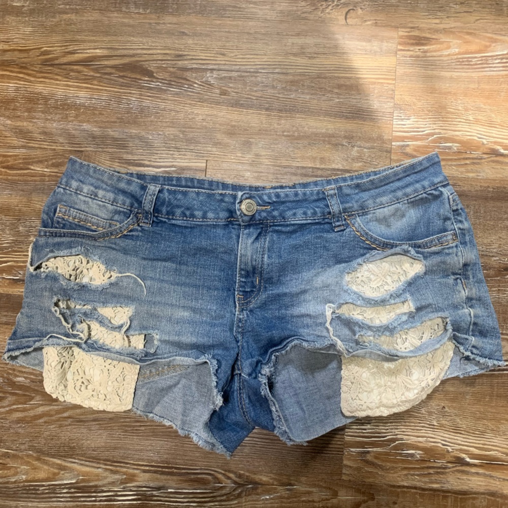 Vanilla star lace pockets